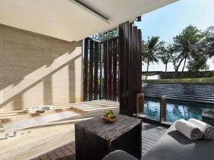 Grand Seminyak Lifestyle Boutique Bali Resort内部或周边的泳池