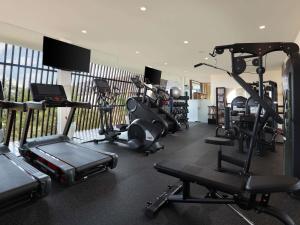 Grand Seminyak Lifestyle Boutique Bali Resort的健身中心和/或健身设施