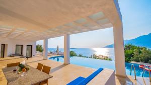 una villa con vista al mar en VİLLA OZ, en Kas