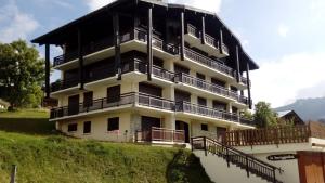 a large building with balconies on a hill at Appartement studio à Notre-Dame-de-Bellecombe - 4 personnes NDB102-04G4 in Notre-Dame-de-Bellecombe