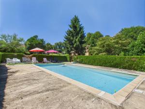 Bazén v ubytování Maison de campagne pour 6 avec piscine et jardin nebo v jeho okolí