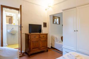 Μια τηλεόραση ή/και κέντρο ψυχαγωγίας στο Romana Living