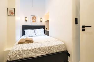 a bedroom with a bed with a black headboard at 5 Guests Flat - Marais Enfants Rouges in Paris