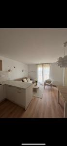 a white room with a bed and a couch at Magnifique appartement lumineux avec piscine in Mallemort