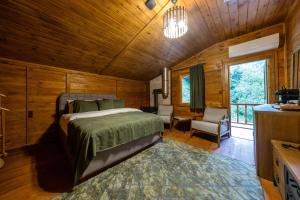 a bedroom with a bed in a wooden cabin at Oria Hotel Boutique in Çamlıhemşin