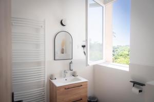 Ένα μπάνιο στο Hotellerie de l'Abbaye du Désert