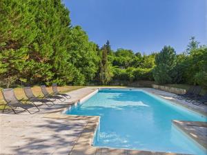 Bazén v ubytování Piscine privée - jolie maison 10 adultes 2 enfants nebo v jeho okolí