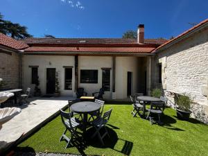 Foto dalla galleria di Le grenier d'Odette a Sainte-Gemme-la-Plaine Altre 7 foto