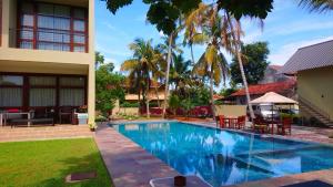 a swimming pool in the backyard of a house at Jasmin Villa Ayurveda Resort in Negombo