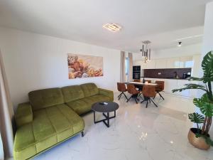 Χώρος καθιστικού στο New villa Angelo 2025, family and pet friendly