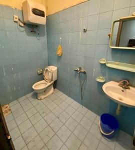 a bathroom with a toilet and a sink at Hnhome28 in Hanoi
