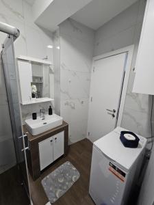 Ένα μπάνιο στο Apartman V Kragujevac +6 φωτογραφίες