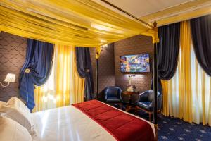 Postel nebo postele na pokoji v ubytování Hotel Manfredi Suite In Rome