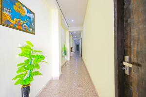 an empty hallway with a plant in a room at Hotel O Gulabi Delight in Faridabad