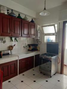 O bucătărie sau chicinetă la Art&Deco apartment in the city center