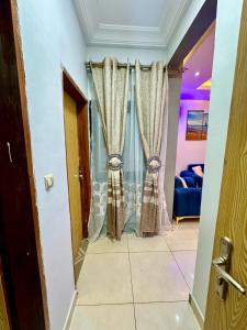 Postel nebo postele na pokoji v ubytování Residence Elysa de Yaounde Messassi