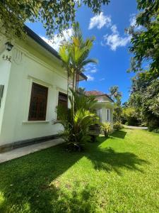 a house with a green lawn in front of it at Ali Bungalow - Galle in Galle