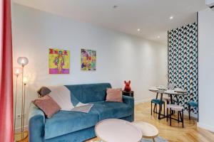 Un lugar para sentarse en 212 Suite Louboutin - Superb Apartment in Paris