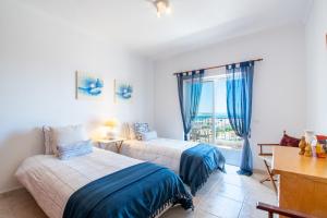Voodi või voodid majutusasutuse BeGuest Lagos Ocean View Apartment toas