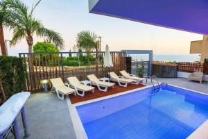 Πισίνα στο ή κοντά στο Melania Luxury Villa with Private Heated Pool