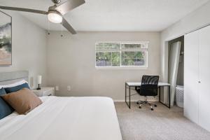 Ένα ή περισσότερα κρεβάτια σε δωμάτιο στο Kenridge Apartments 2035 I Comfy 2 Bed 2 Bath +13 φωτογραφίες