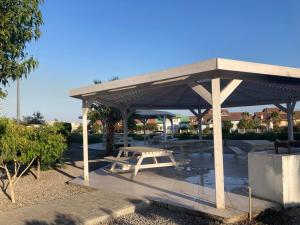 Azure Seaview Studio in Priscilla, Caesar Blue Resort & Spa, Gastria, Kalechik, Bogaz外面的花园