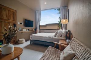 a hotel room with a bed and a window at The Wood Terrace in Ban Chin Tham Mai