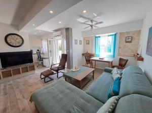 TV a/nebo společenská místnost v ubytování DalmaBlu