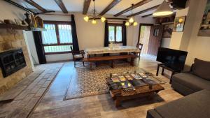 a living room with a table and a couch at Apartamento Las Pasarelas Bajos in Alquézar