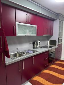 Η κουζίνα ή μικρή κουζίνα στο 3 Zimmer-Apartment in Ferizaj Stadt