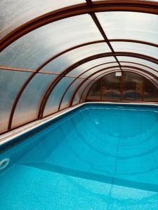 Bazén v ubytování Motel Charlie nebo v jeho okolí