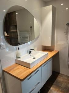 Ένα μπάνιο στο Le Cosy, maison de ville, avec jolie terrasse +12 φωτογραφίες