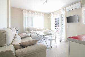 a living room with a couch and a table at RIURAU HOME - Apartamento en primera línea playa in Calpe
