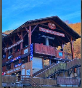 a building with stairs in front at MAISON DES VIGNES- TROQUAÏROU et BECCA MOTTA in Brides-les-Bains