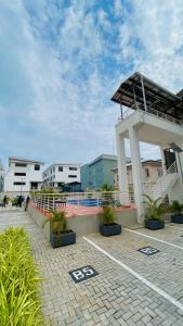 a parking lot with a building with at Beautiful 1 Bedroom flat in Ikoyi in Lagos +12 photos