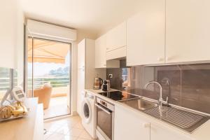 O bucătărie sau chicinetă la High-end Residence With Pool And Panoramic Views