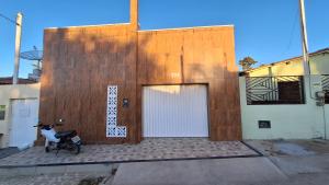 a motorcycle parked in front of a building at Casa temporada Martins,RN in Martins