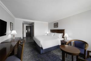 Postel nebo postele na pokoji v ubytování Radisson Blu Hotel, Yanbu