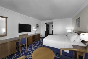 Postel nebo postele na pokoji v ubytování Radisson Blu Hotel, Yanbu