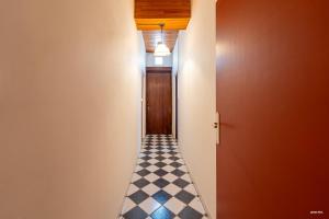Fotografia z galérie ubytovania Au cœur de Bruniquel - Magnifique villa en pierres pour 7 personnes - Piscine privée - Poêle - Vue imprenable sur le village - Jardin - Garage v destinácii Bruniquel