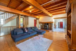 Posedenie v ubytovaní Au cœur de Bruniquel - Magnifique villa en pierres pour 7 personnes - Piscine privée - Poêle - Vue imprenable sur le village - Jardin - Garage