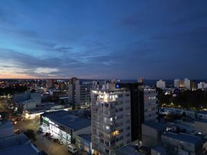 プエルト・マドリンにあるOceanの夜の街の景色