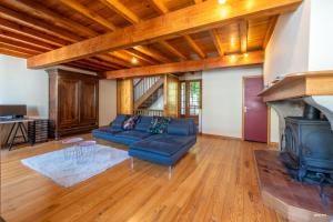 Posedenie v ubytovaní Au cœur de Bruniquel - Magnifique villa en pierres pour 7 personnes - Piscine privée - Poêle - Vue imprenable sur le village - Jardin - Garage