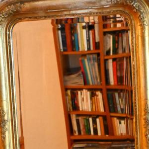 Perpustakaan di hotel