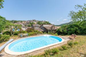 Bazén v ubytovaní Au cœur de Bruniquel - Magnifique villa en pierres pour 7 personnes - Piscine privée - Poêle - Vue imprenable sur le village - Jardin - Garage alebo v jeho blízkosti