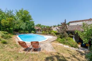 Bazén v ubytovaní Au cœur de Bruniquel - Magnifique villa en pierres pour 7 personnes - Piscine privée - Poêle - Vue imprenable sur le village - Jardin - Garage alebo v jeho blízkosti