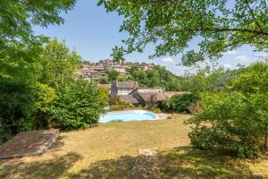Bazén v ubytovaní Au cœur de Bruniquel - Magnifique villa en pierres pour 7 personnes - Piscine privée - Poêle - Vue imprenable sur le village - Jardin - Garage alebo v jeho blízkosti
