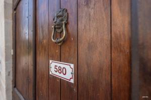 Fotografia z galérie ubytovania Au cœur de Bruniquel - Magnifique villa en pierres pour 7 personnes - Piscine privée - Poêle - Vue imprenable sur le village - Jardin - Garage v destinácii Bruniquel