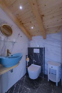 Koupelna v ubytování House Bjankura