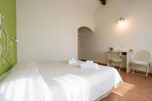 Ένα ή περισσότερα κρεβάτια σε δωμάτιο στο Agriturismo Li Nalboni